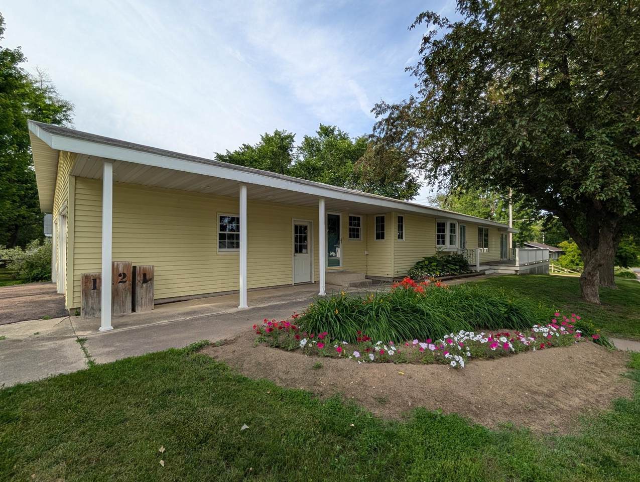 121 Rowena Street - Photo 1