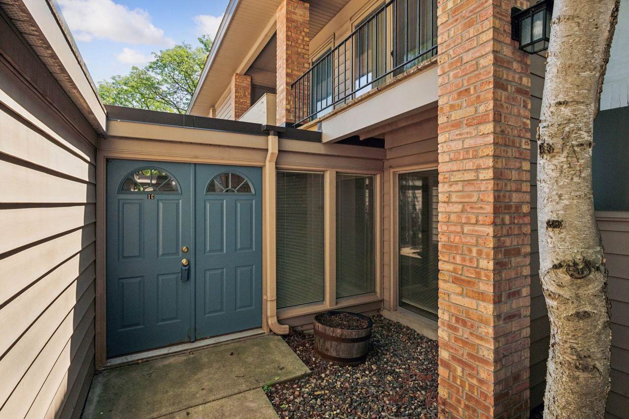 6308 Barrie Road - Photo 1