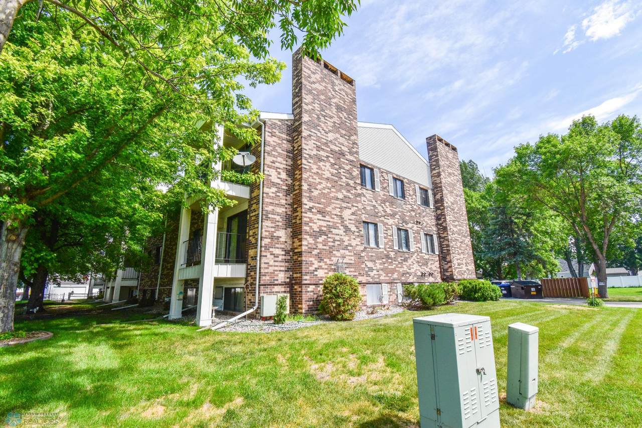 311 Prairiewood Circle - Photo 1