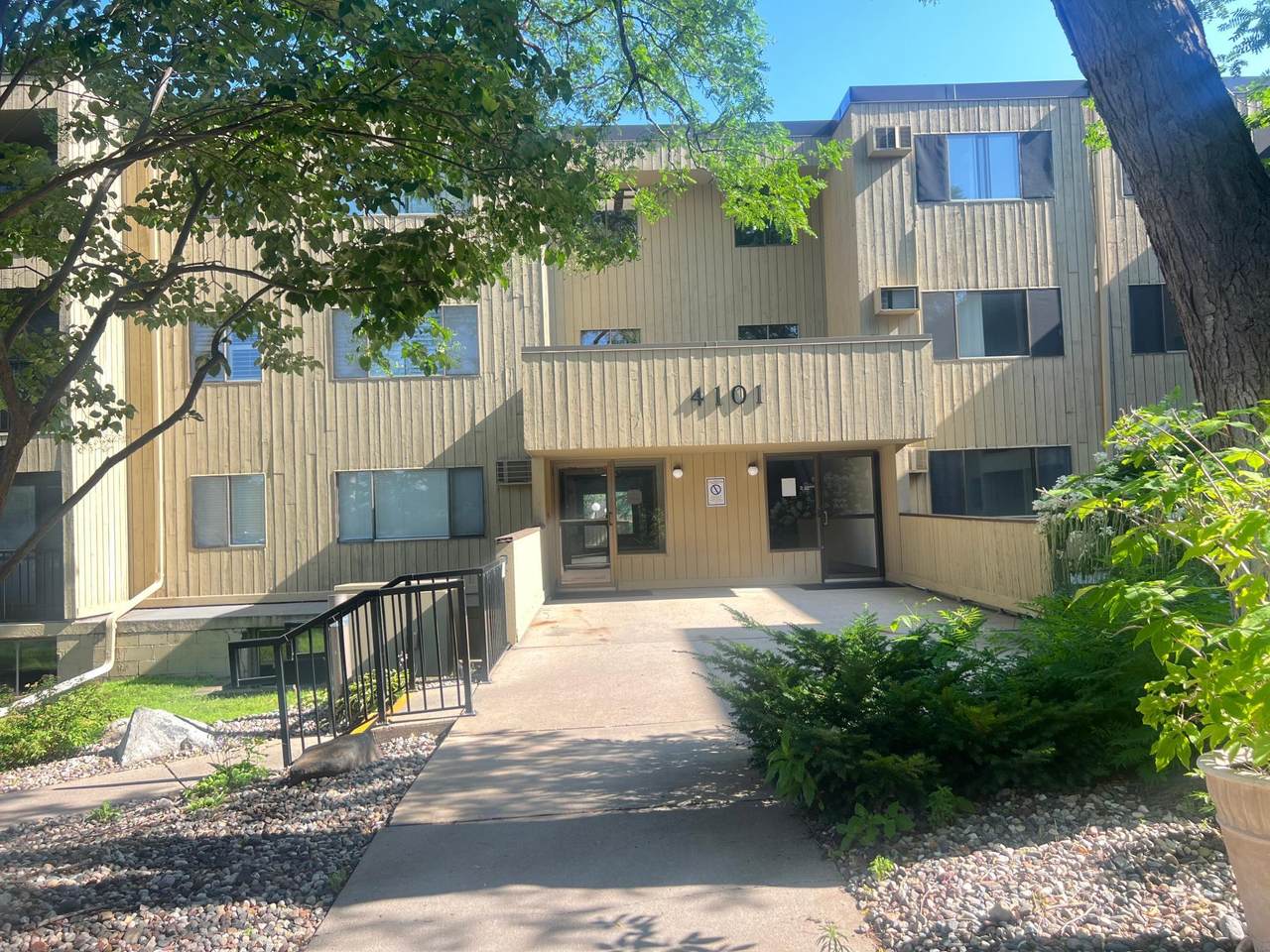 4101 Parklawn Avenue - Photo 1