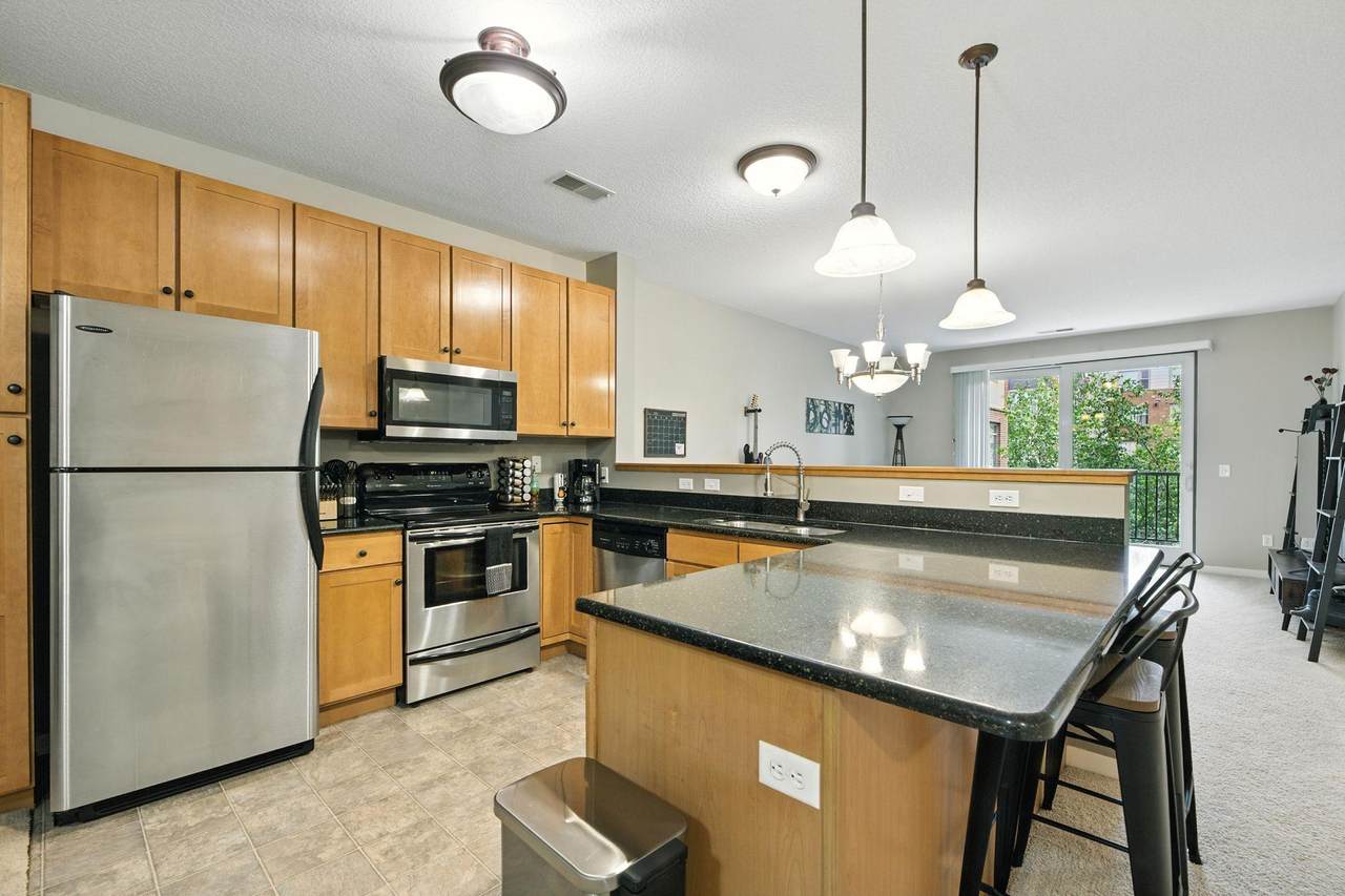 1070 Grandview Court - Photo 1