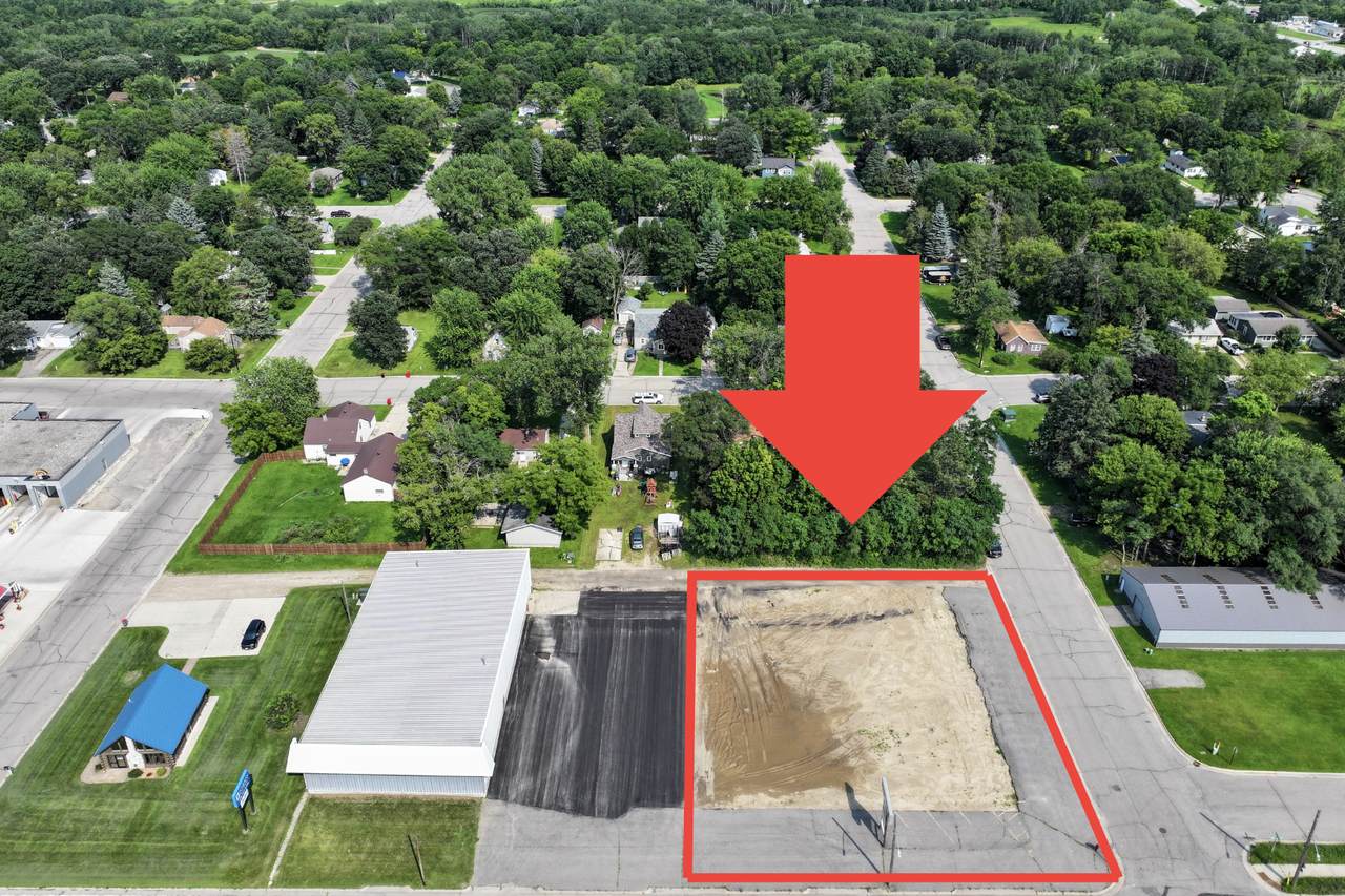 206 Nokomis Street - Photo 1