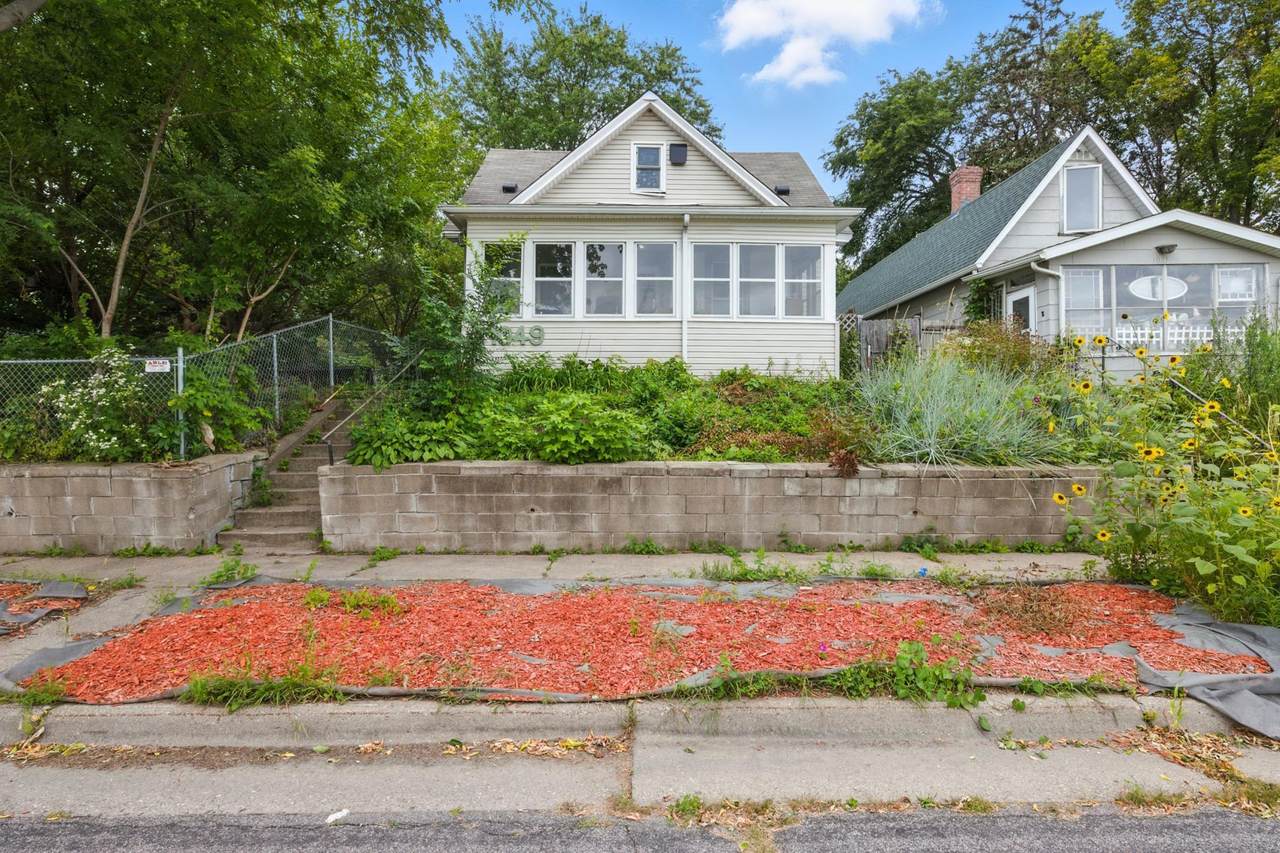 1049 Kent Street - Photo 1