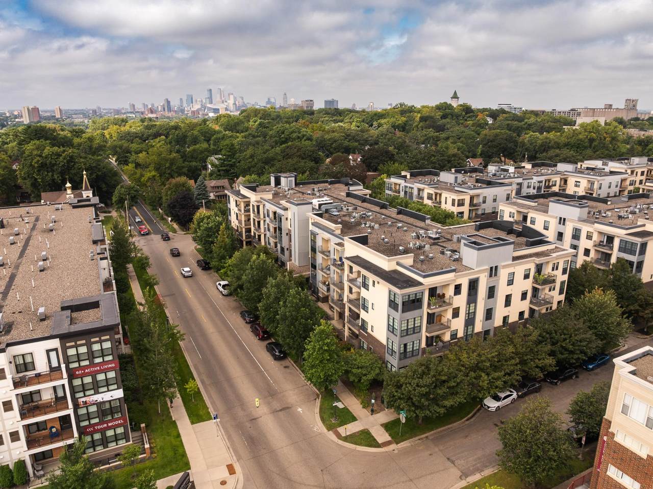 2565 Franklin Avenue - Photo 1