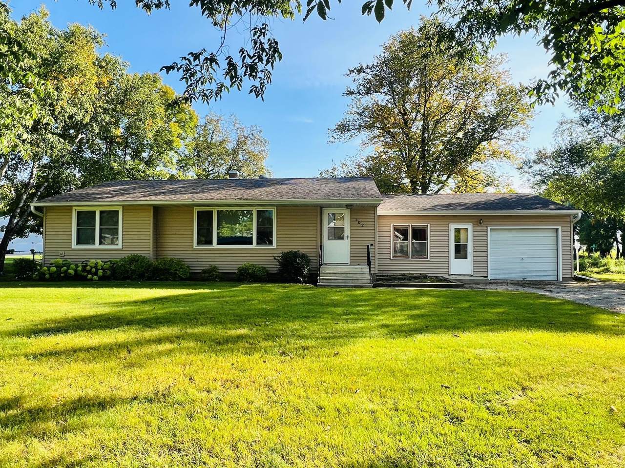 302 Lois Avenue - Photo 1