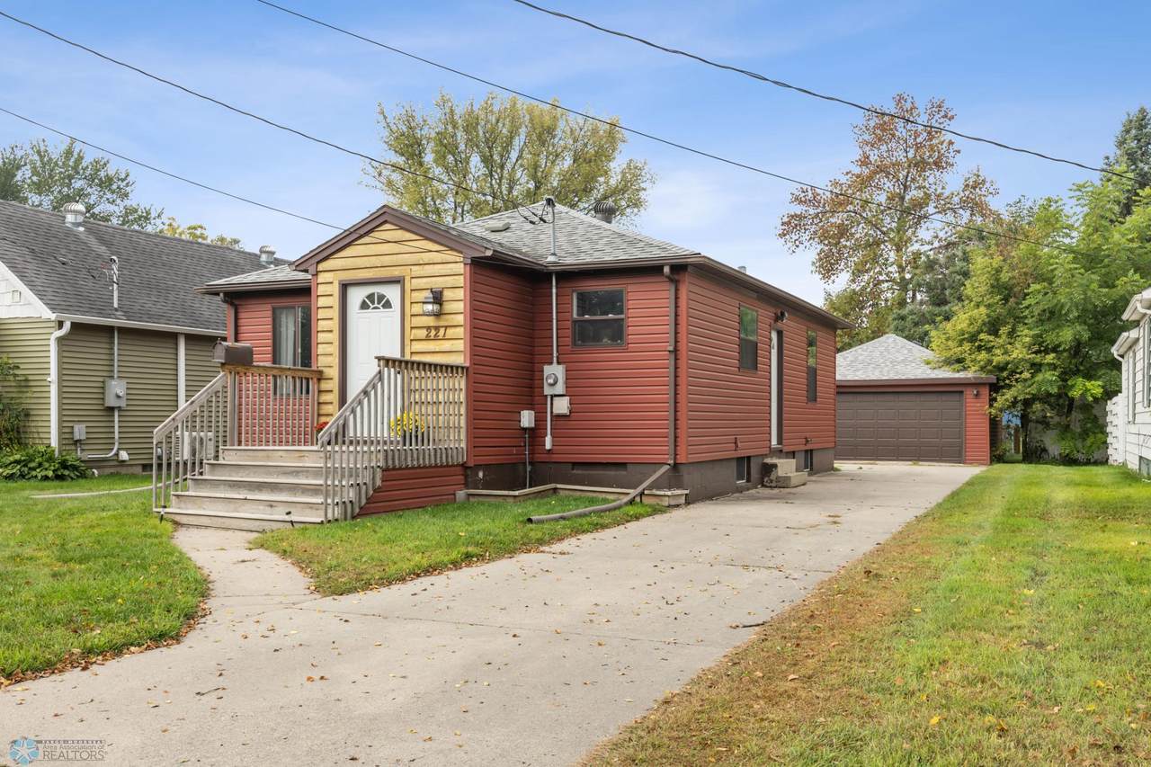 221 15th Street - Photo 1