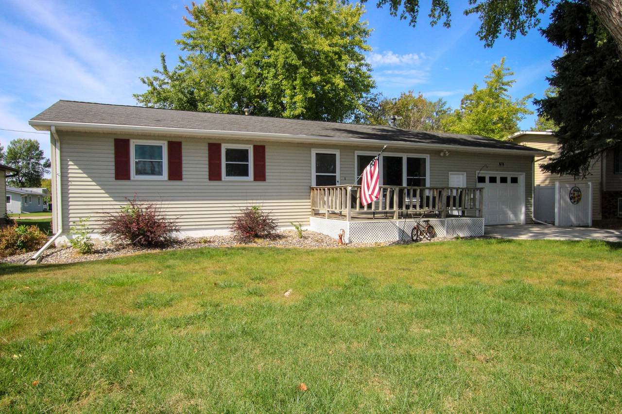 725 6th Street - Photo 1