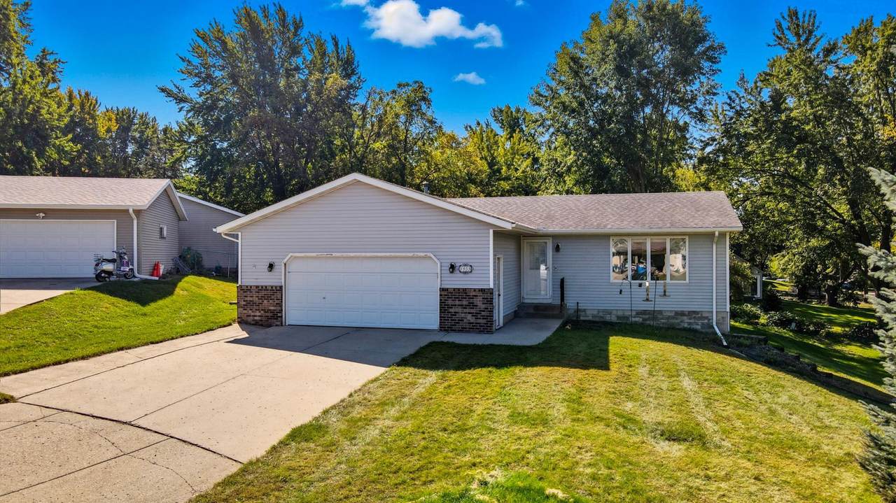 1055 Robert Place - Photo 1