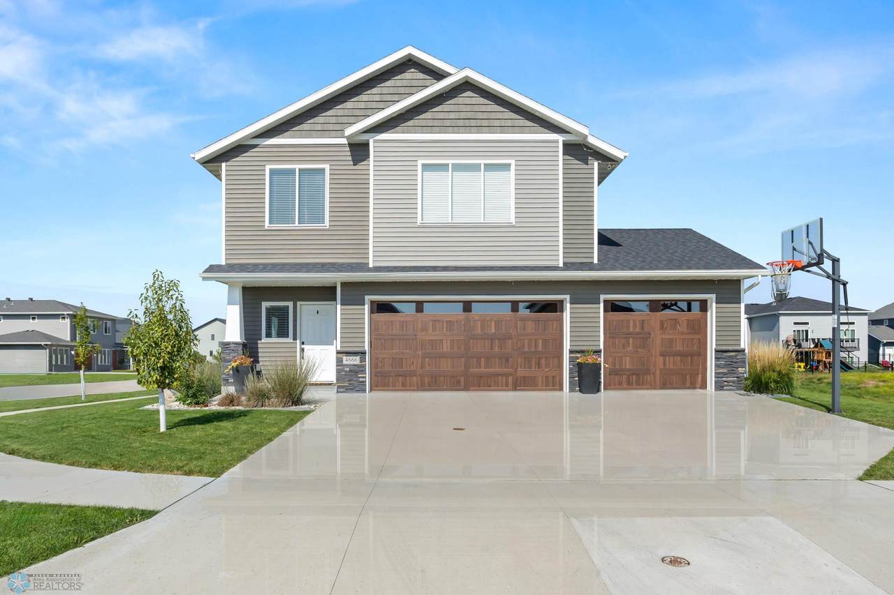 4866 Hampton Circle - Photo 1