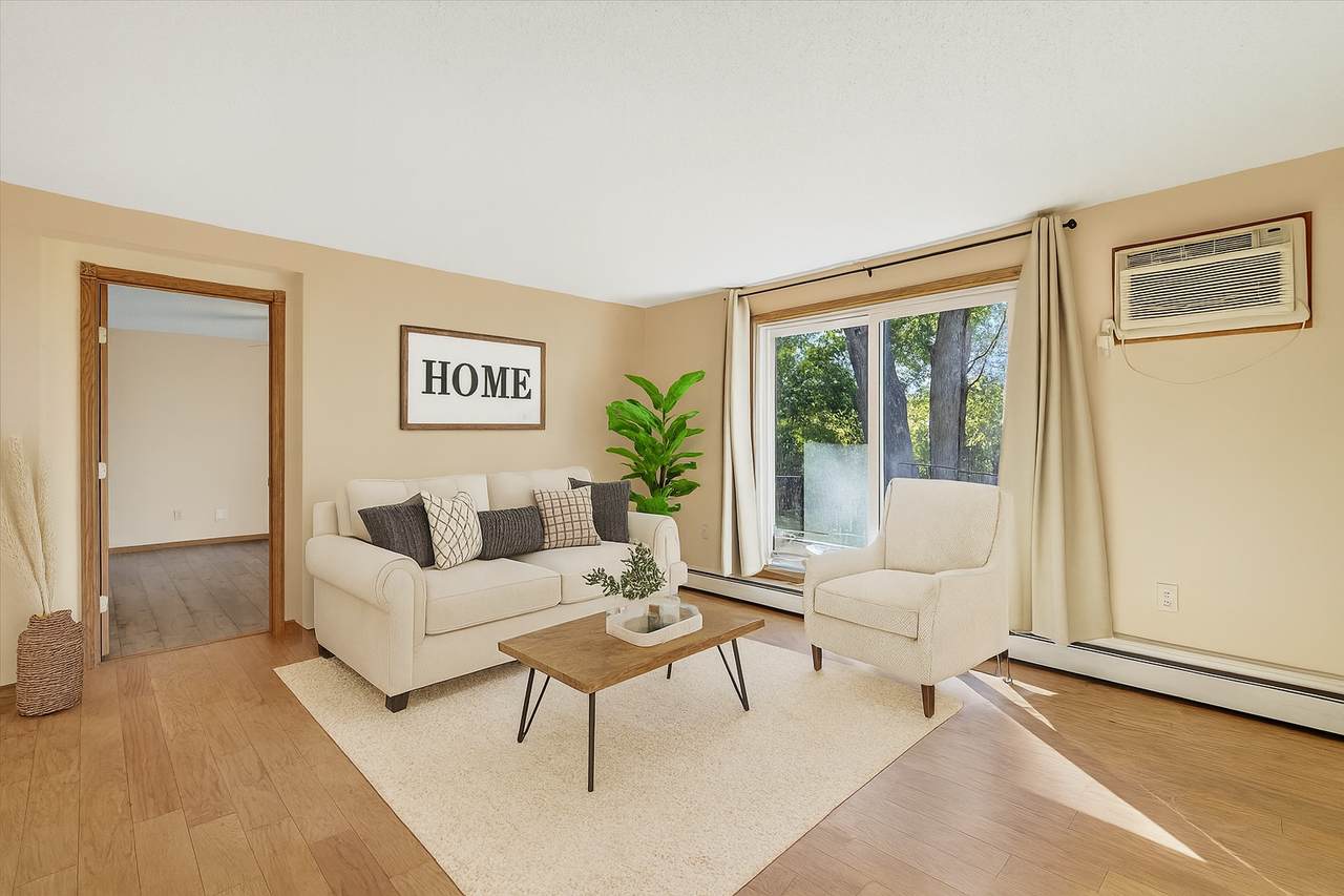 907 Coulee Road - Photo 1