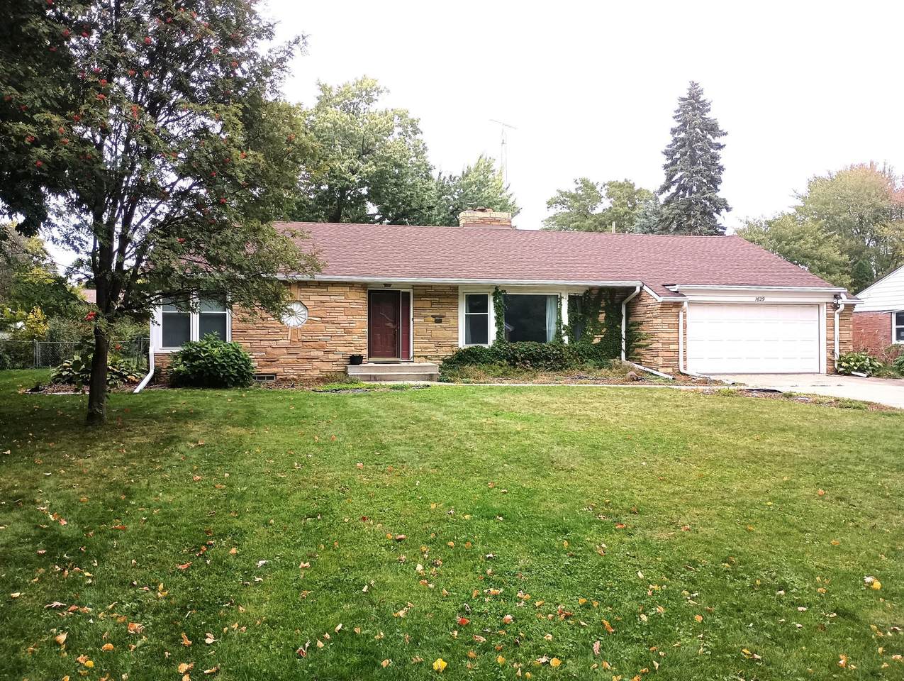 1629 Ridgewood Lane - Photo 1