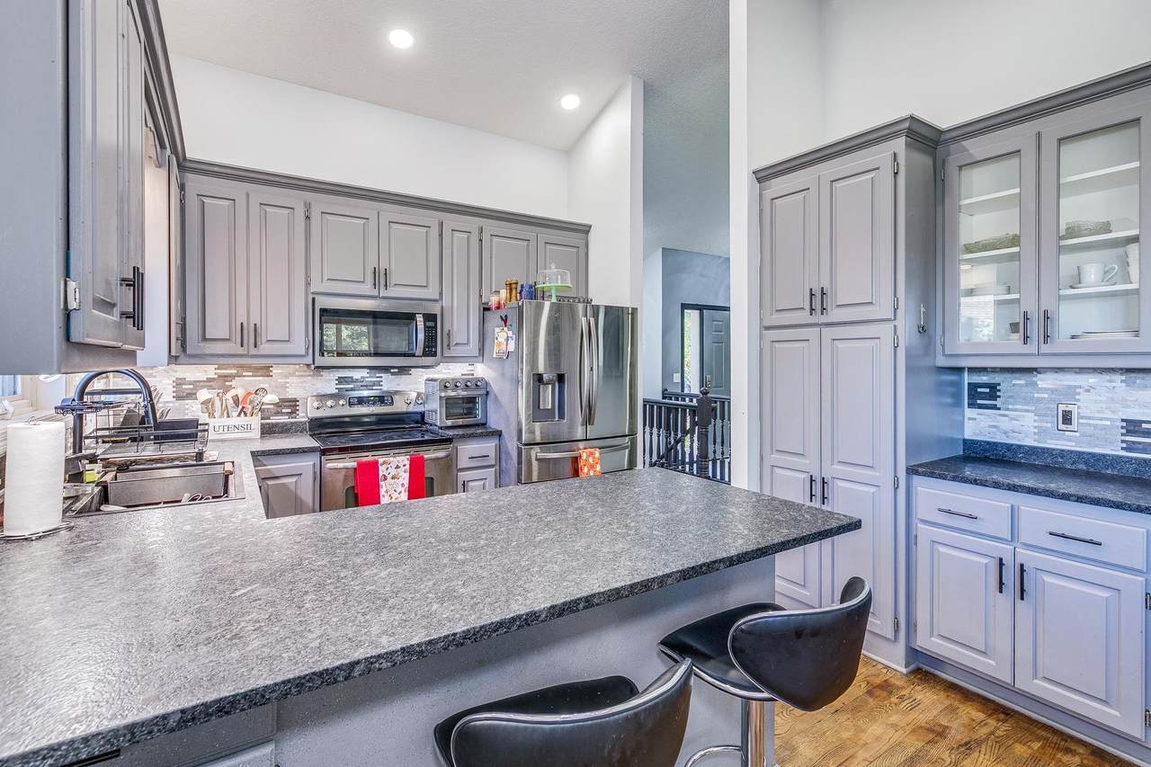 1219 Lakeview Parkway - Photo 1