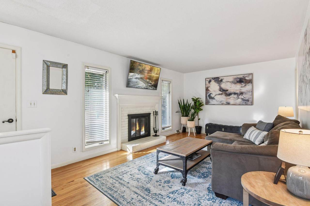 2533 Oregon Avenue - Photo 1