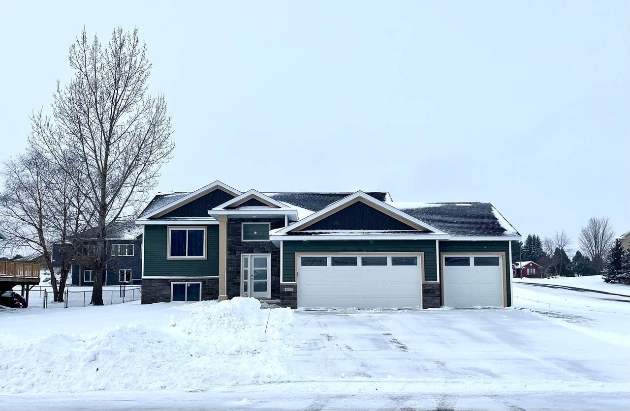 809 5th Avenue Nw - Photo 1