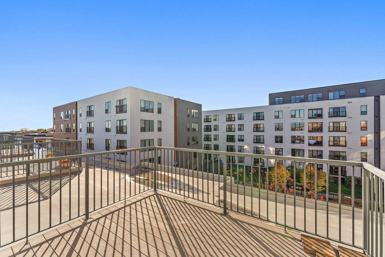 2650 University Avenue - Photo 1