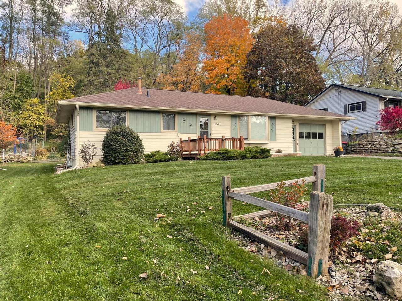 1108 Hawthorn Street - Photo 1