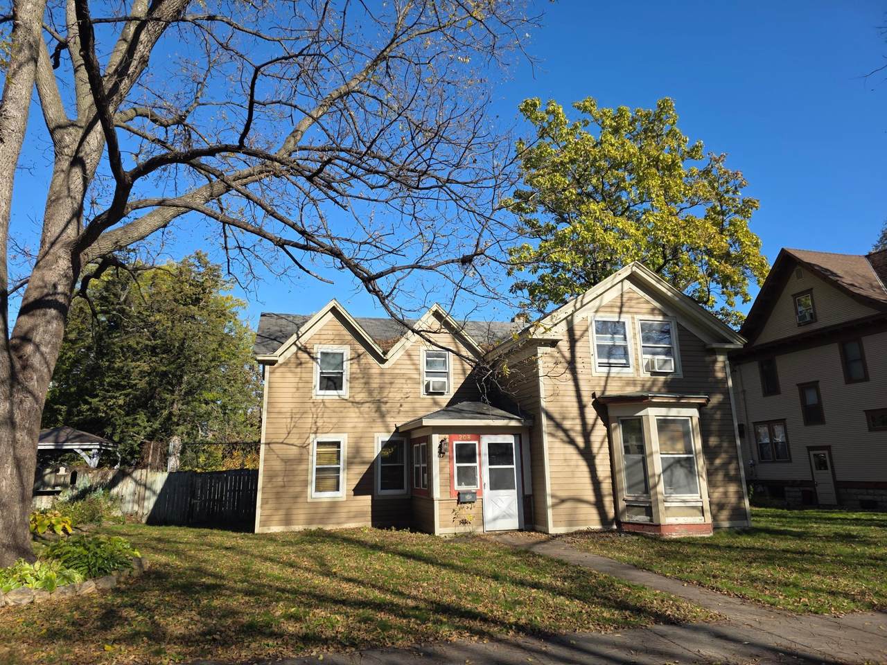 208 6th Street - Photo 1