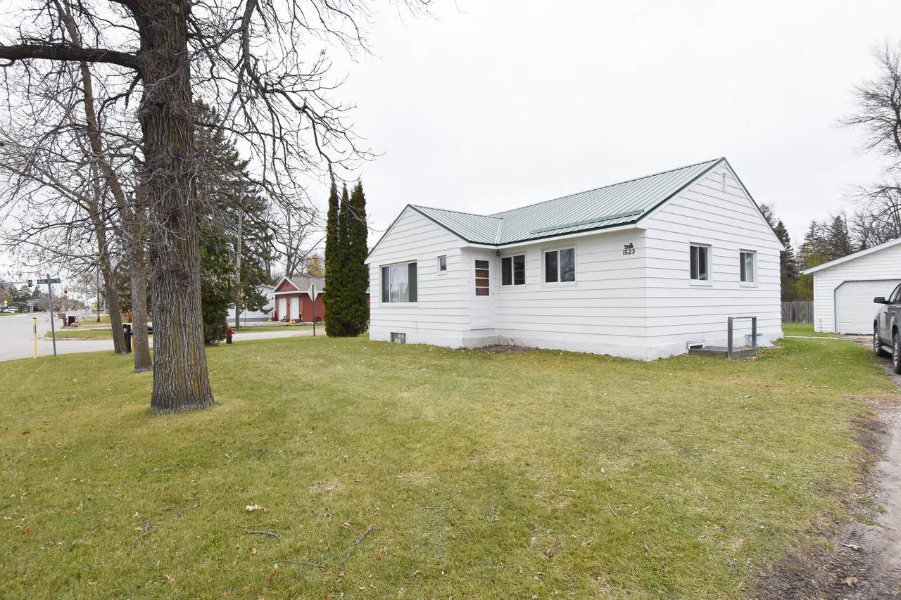 1523 1st Street - Photo 1