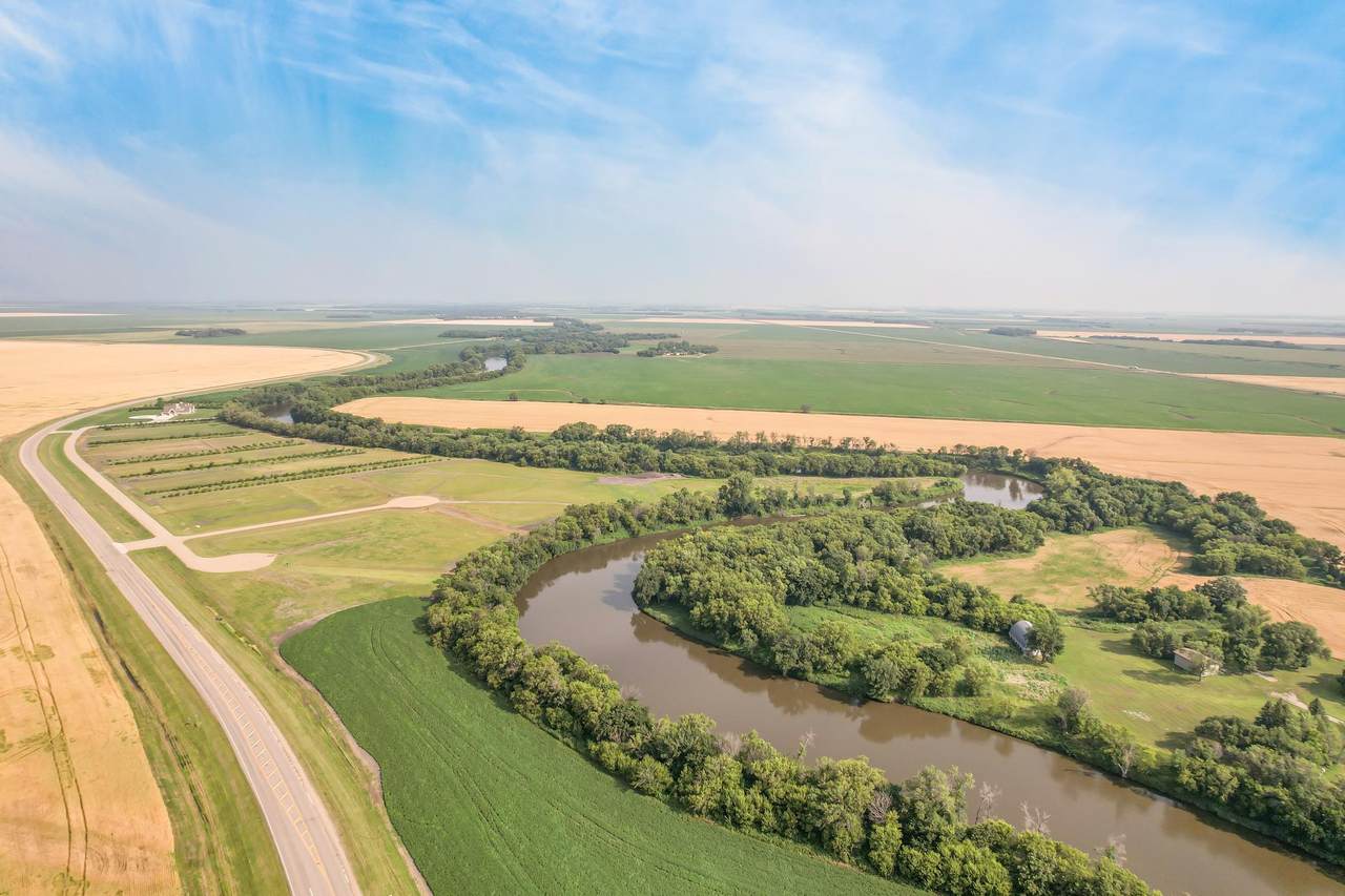 7188 180TH Avenue - Photo 1