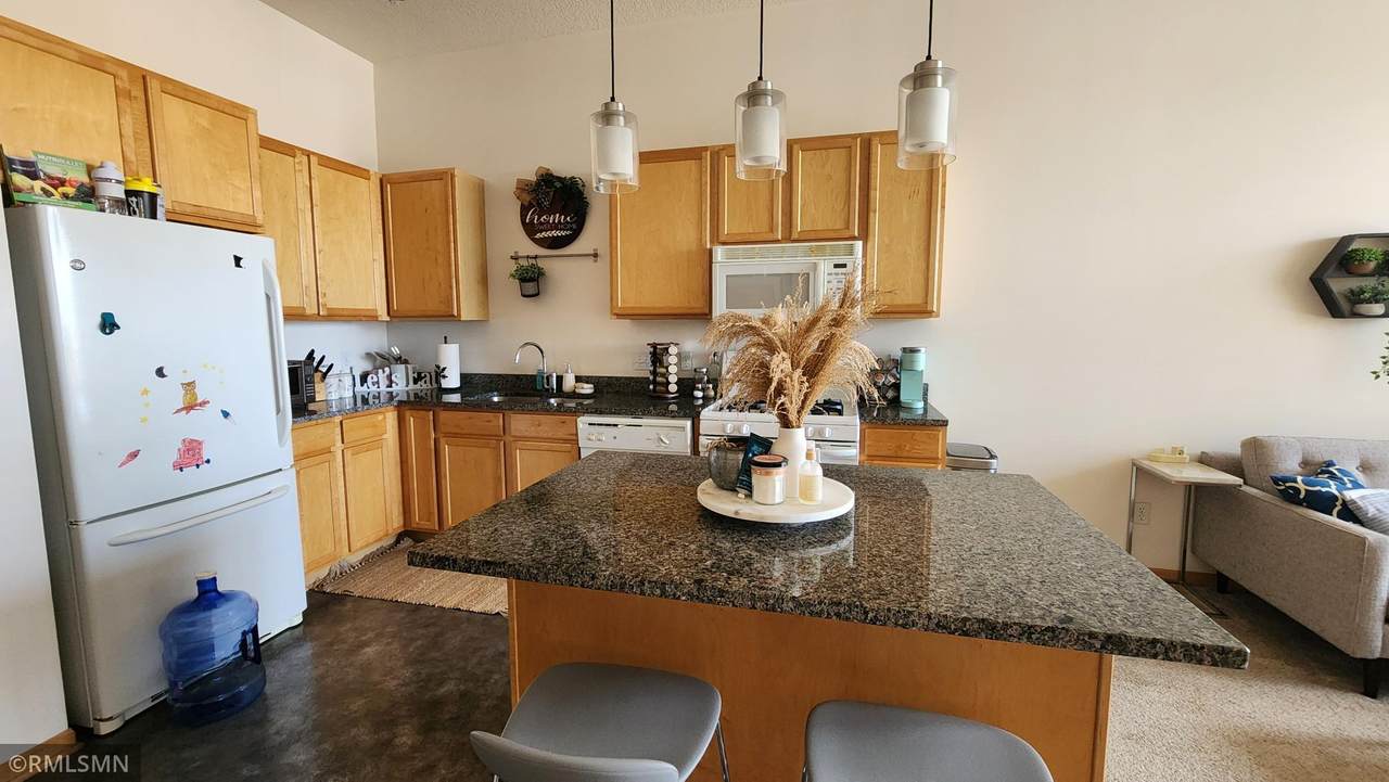 2650 University Avenue - Photo 1