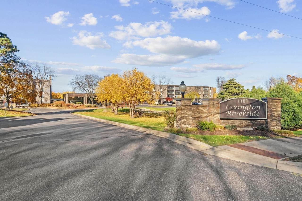 1101 Sibley Memorial Highway - Photo 1