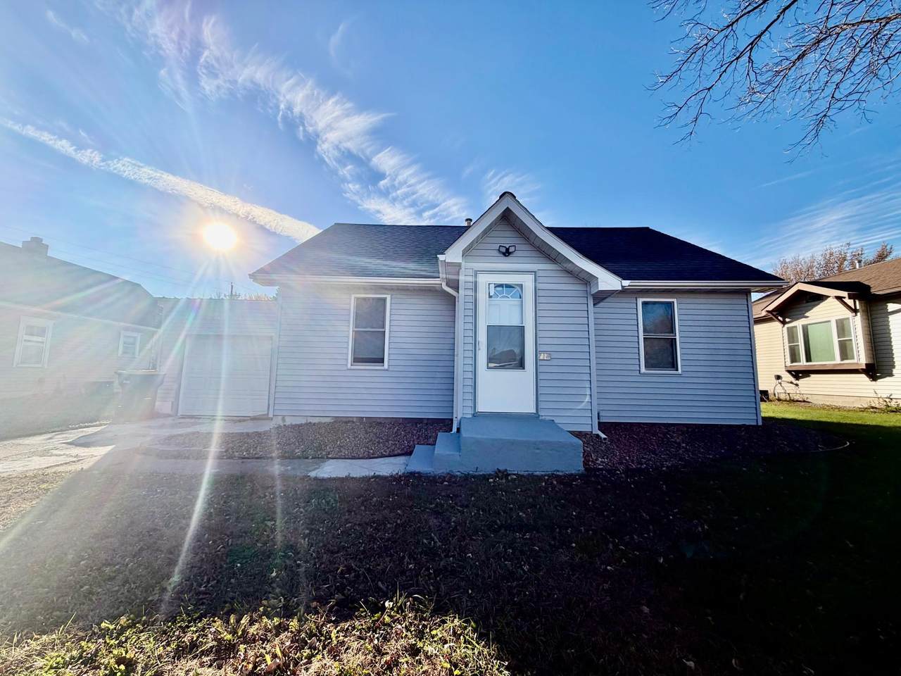 714 Elm Street - Photo 1
