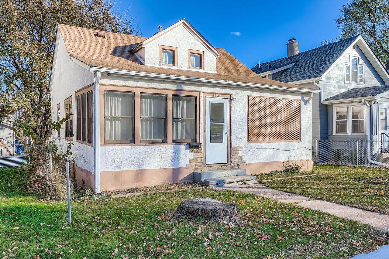 2922 Sheridan Avenue - Photo 1