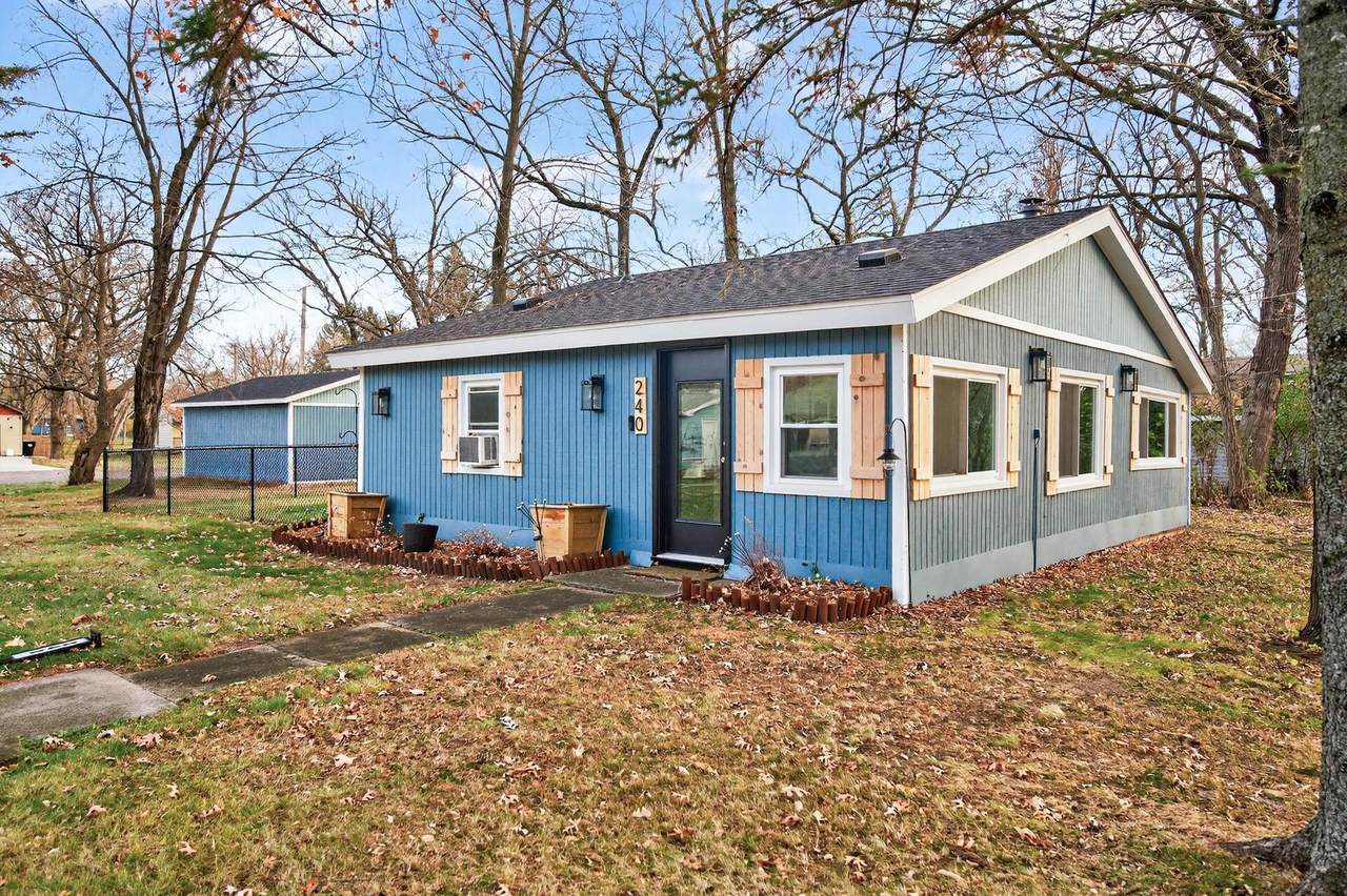 240 Wyoming Avenue - Photo 1