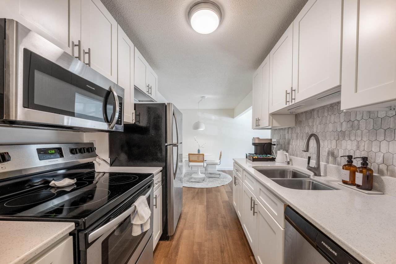 4371 Wilshire Boulevard - Photo 1