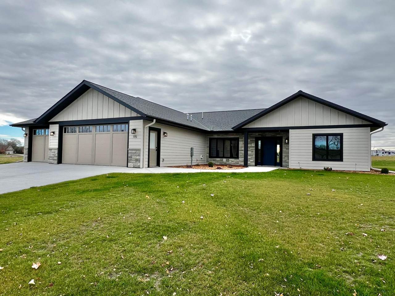 115 Barber Circle - Photo 1