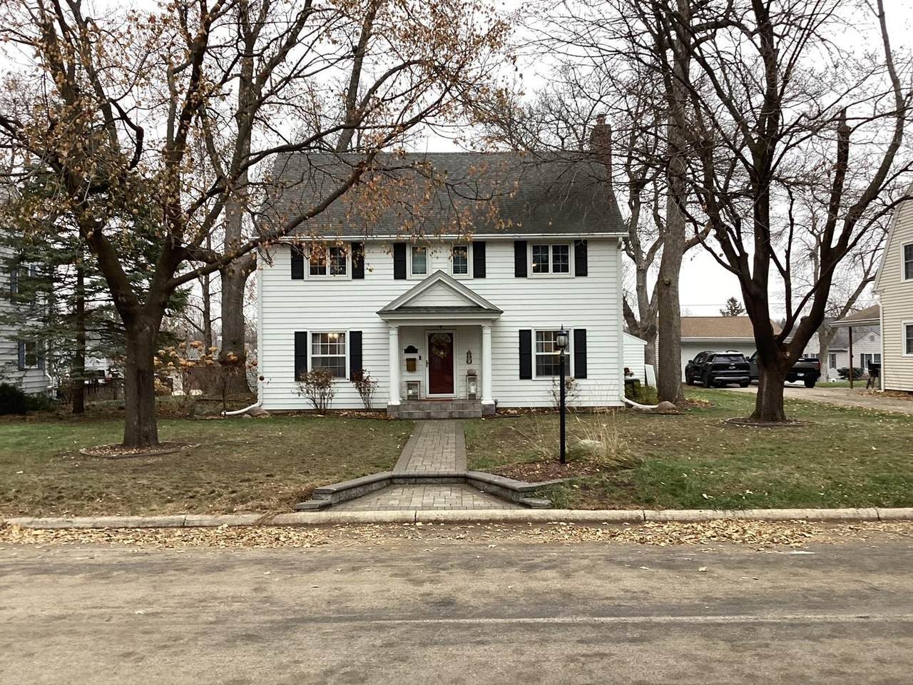 210 Lee Place - Photo 1