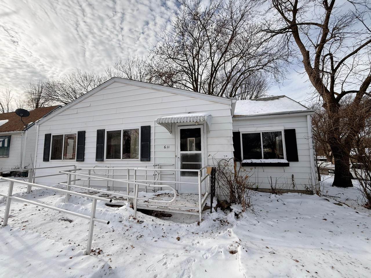 611 14th Street - Photo 1