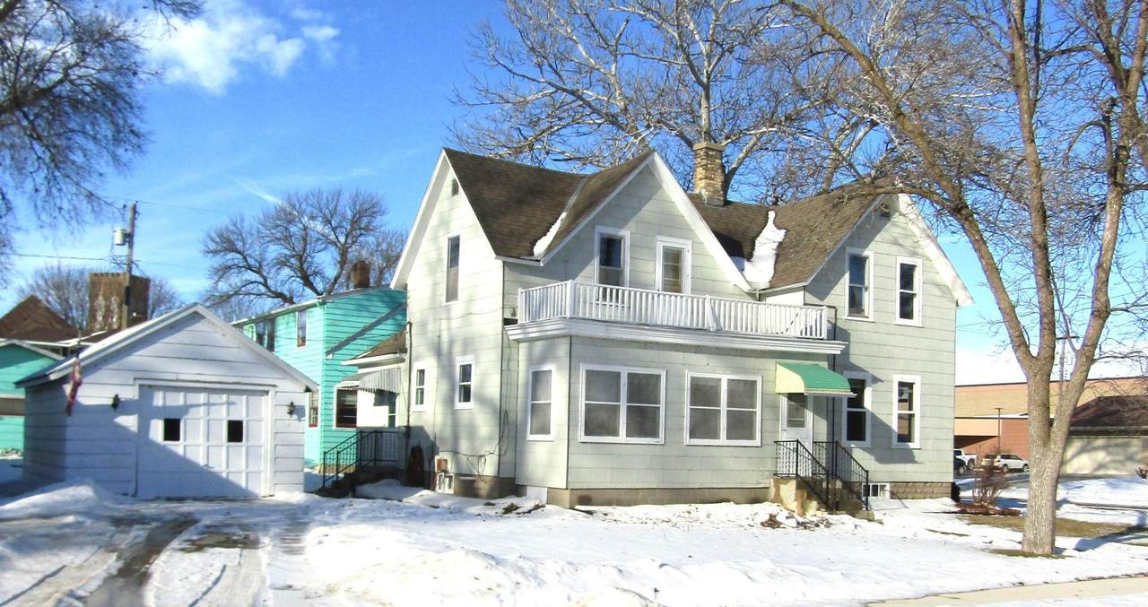 712 7th Street - Photo 1
