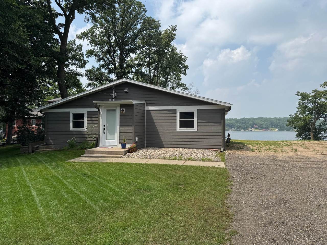 15216 Munson Drive - Photo 1
