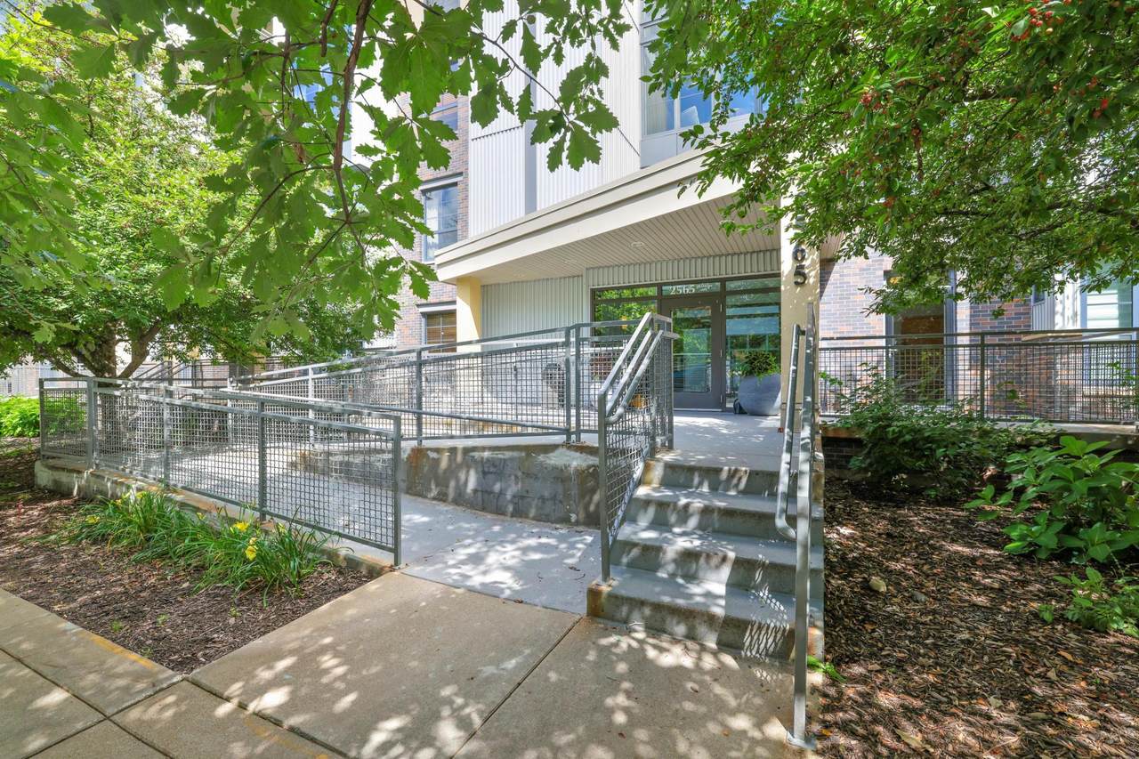 2565 Franklin Avenue - Photo 1