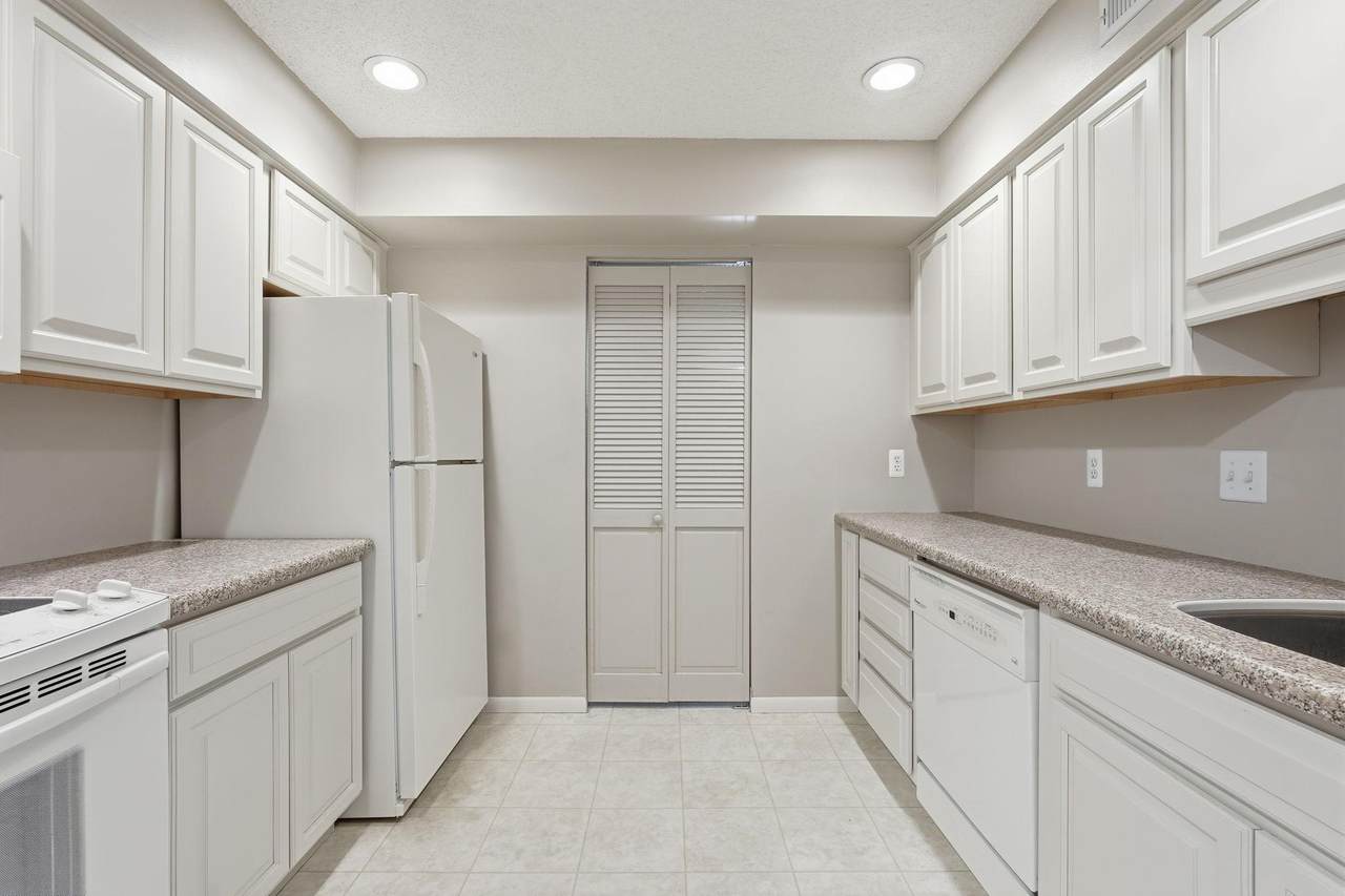 2670 Oxford Street - Photo 1