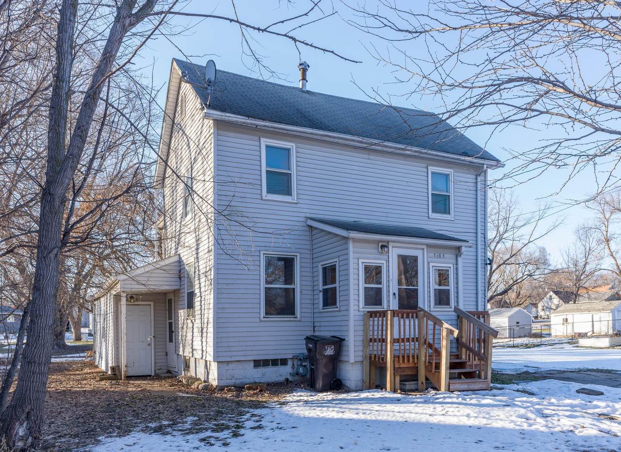 1206 James Avenue - Photo 1