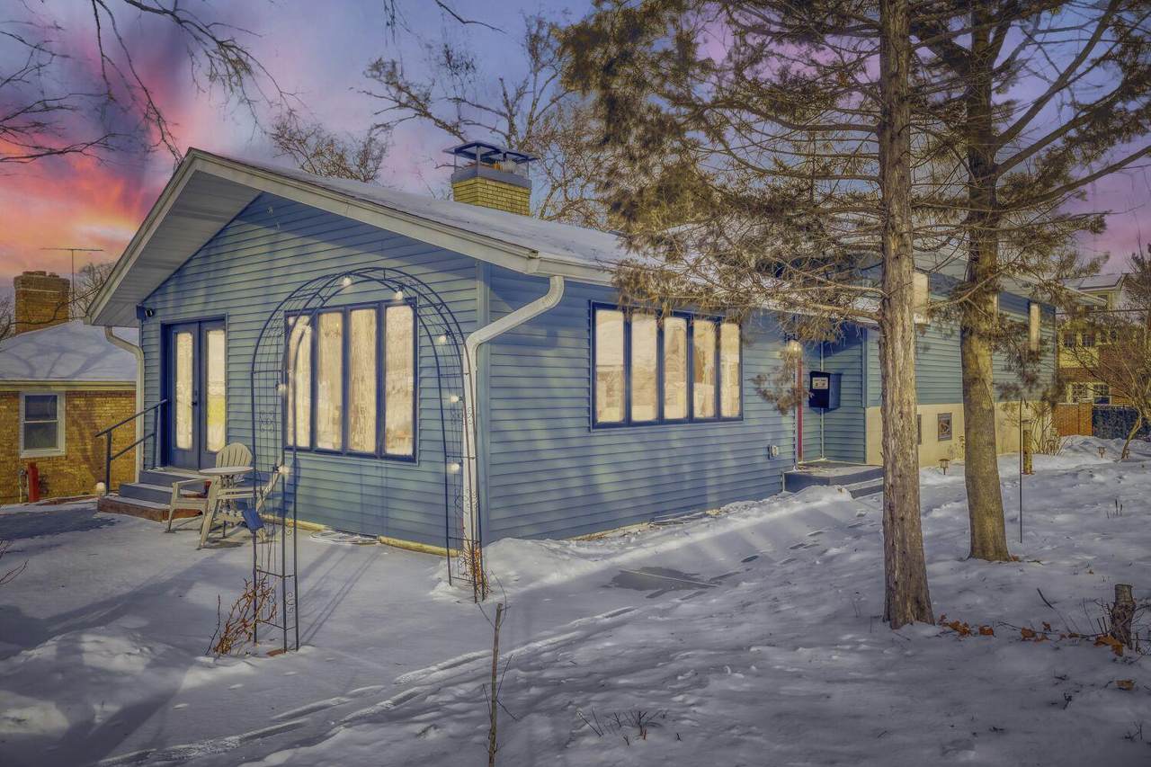 1747 Ford Parkway - Photo 1