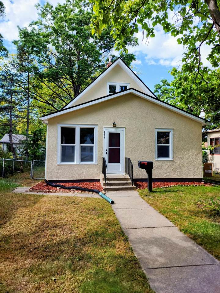 3939 Sheridan Avenue - Photo 1