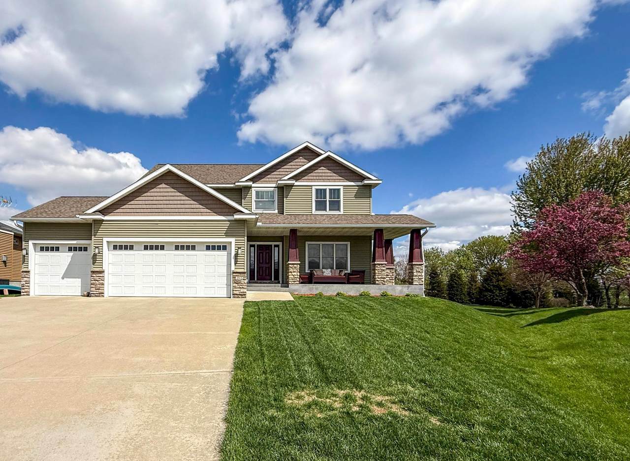 2915 Lake Vista Drive - Photo 1