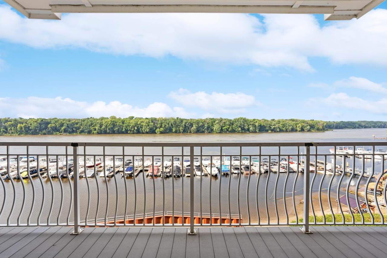 150 Front Street - Photo 1