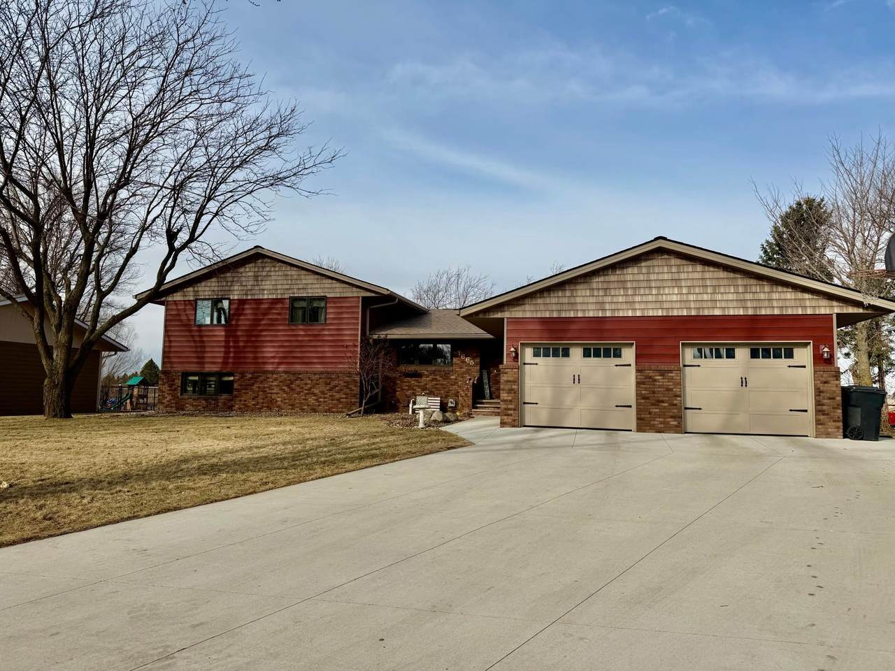 1665 Oakwood Drive - Photo 1