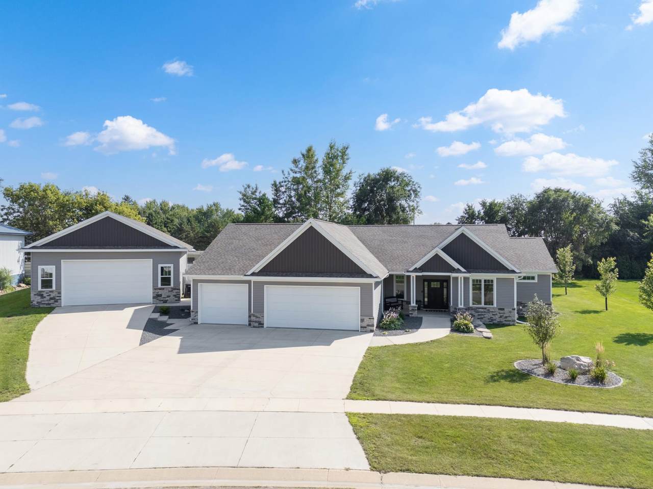 204 Lincoln Drive - Photo 1