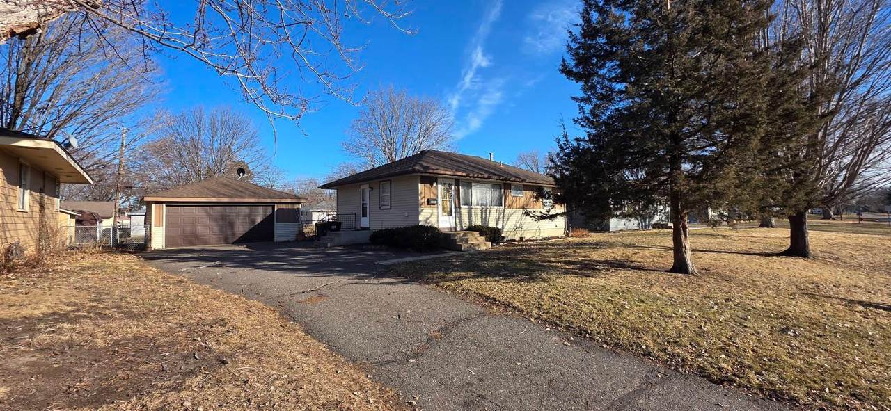 5924 Regent Avenue - Photo 1