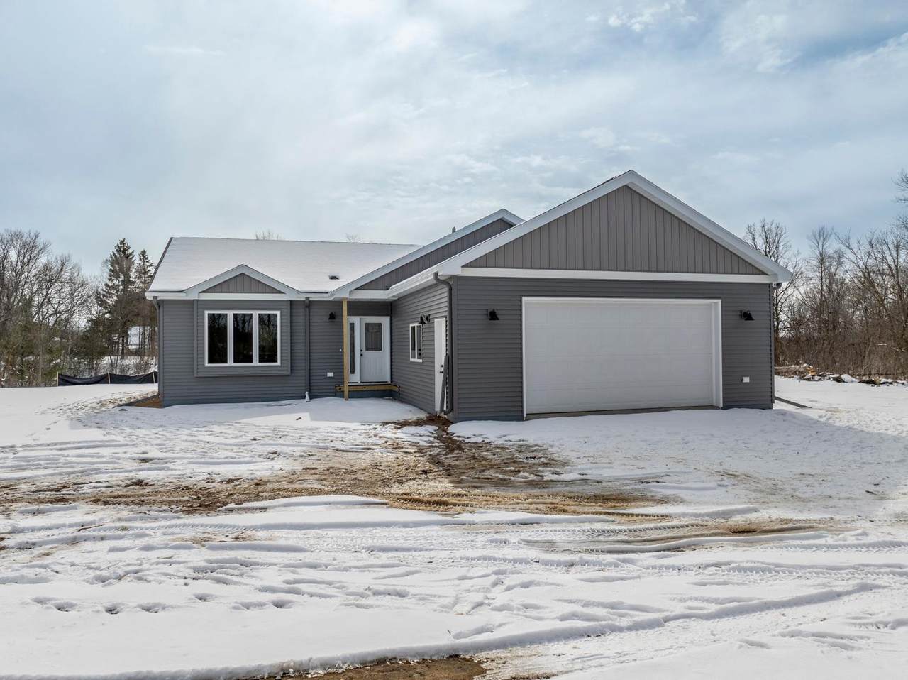 465 Oak Circle - Photo 1
