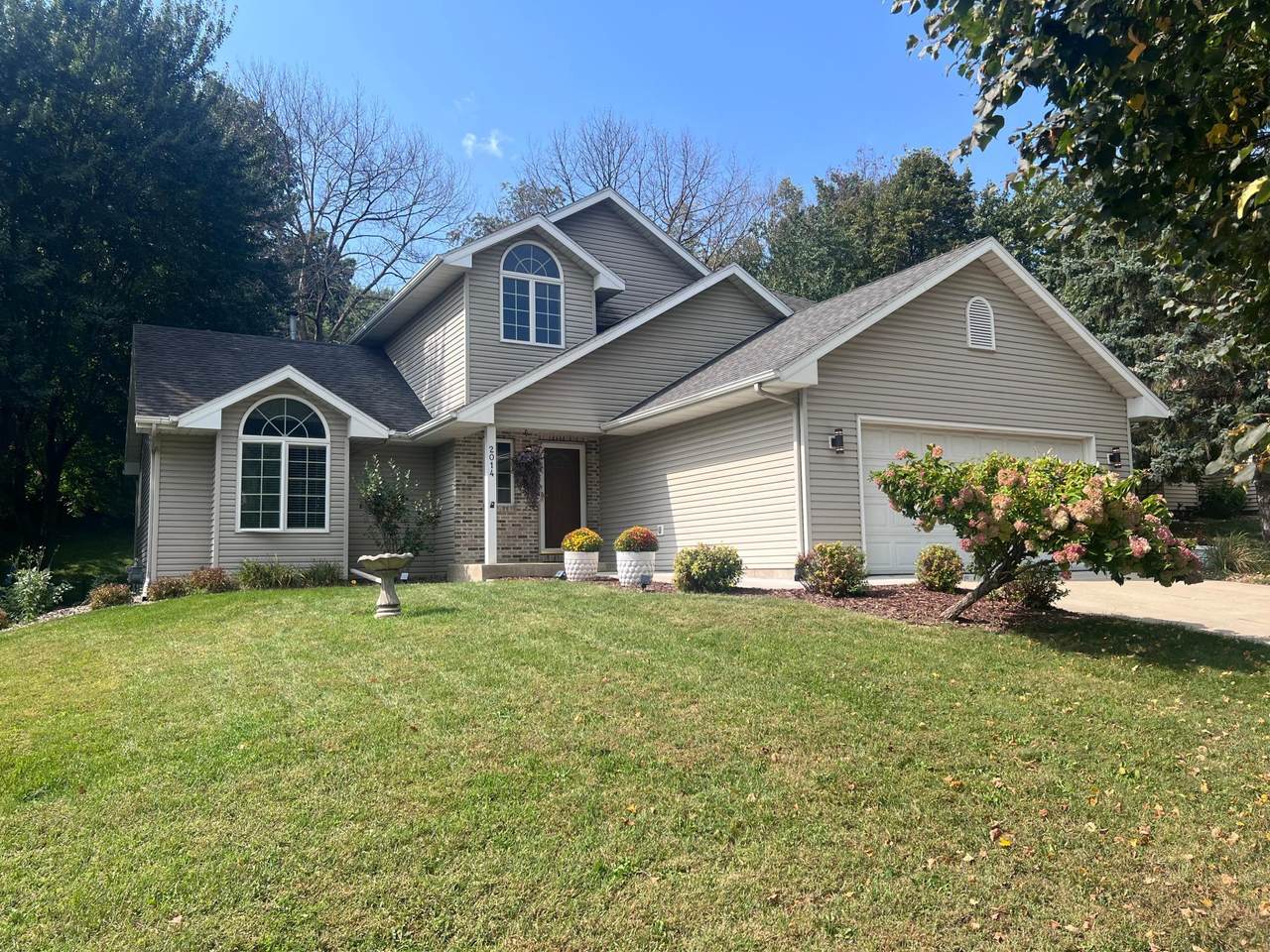 2014 Fox Valley Drive - Photo 1