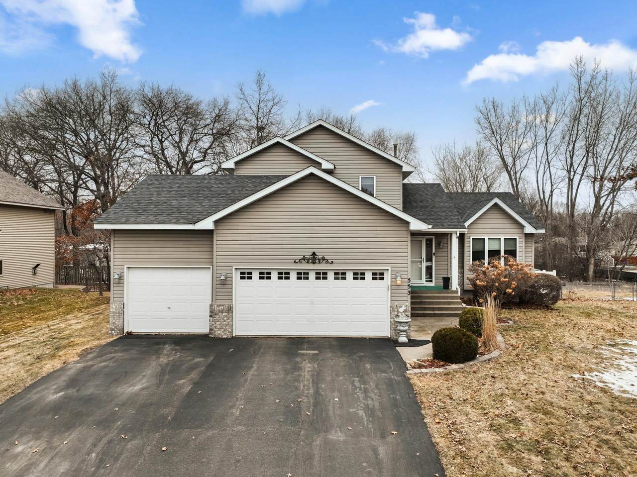 553 Hawthorn Road - Photo 1