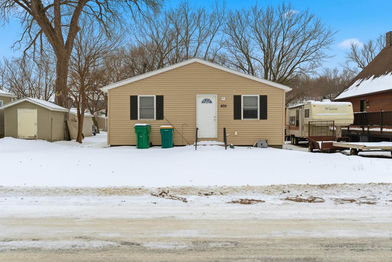 605 Le Hillier Street - Photo 1