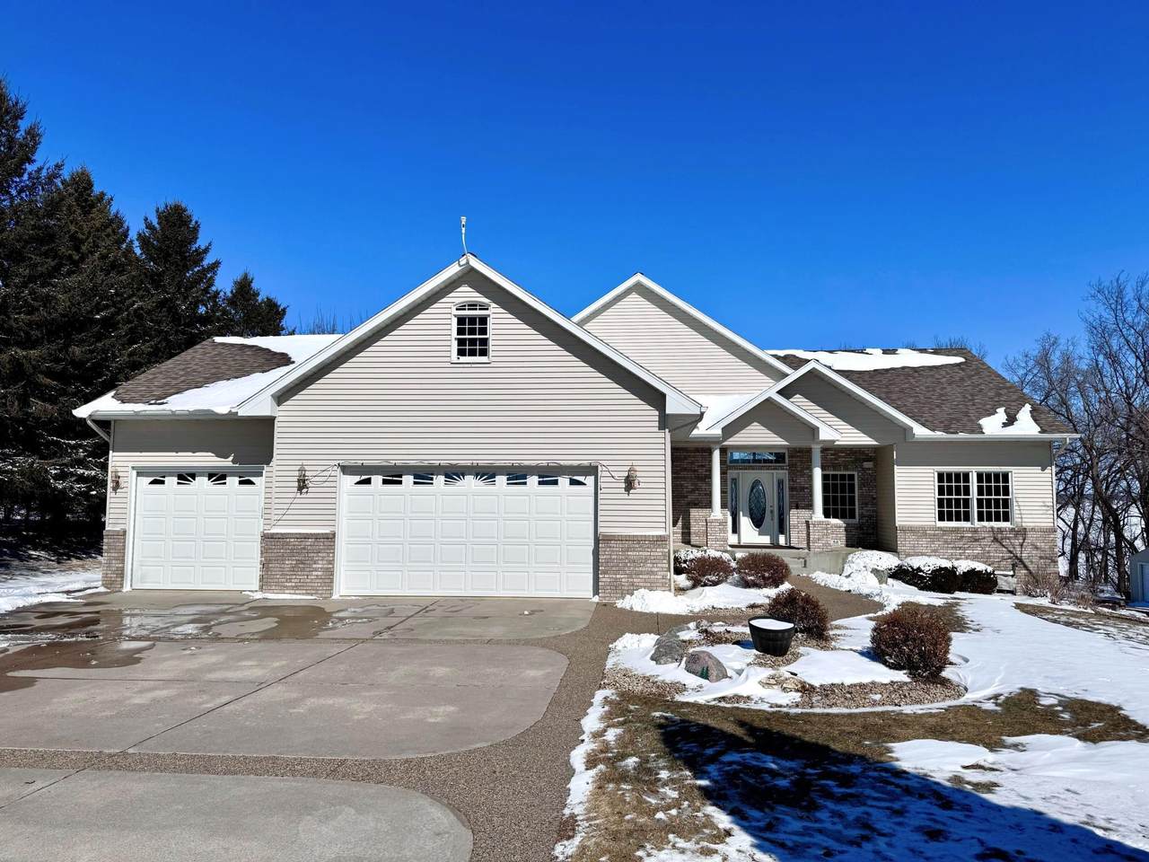521 Summit Street - Photo 1