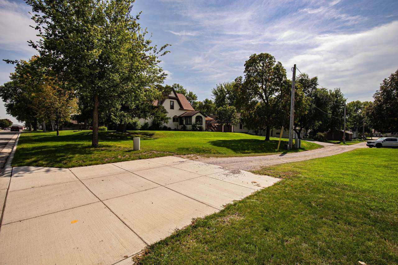 301 Depue Avenue - Photo 1